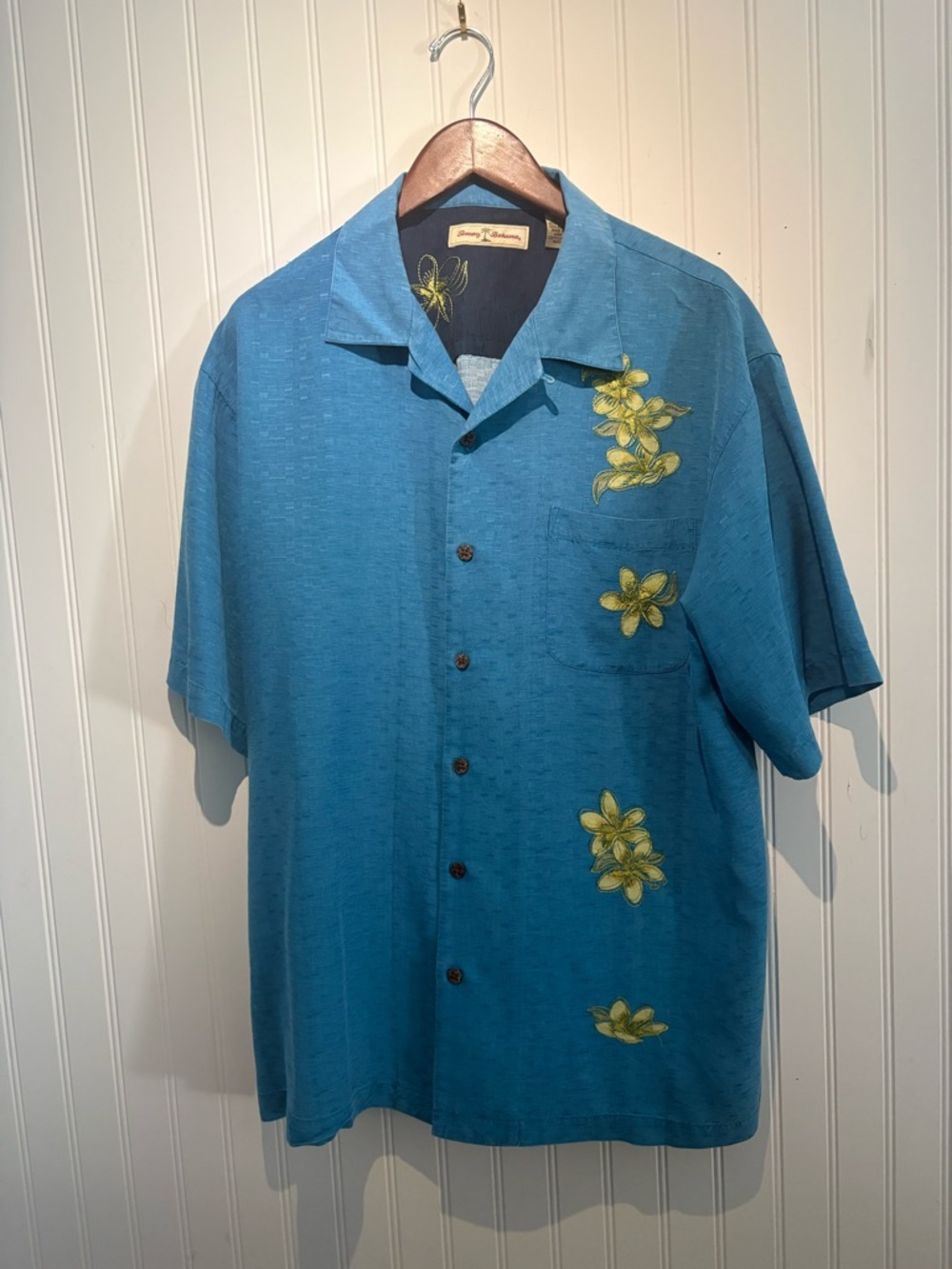 TOMMY BAHAMA Mens L Blue Short-Sleeve Button-Down with Yellow Floral Embroidery
